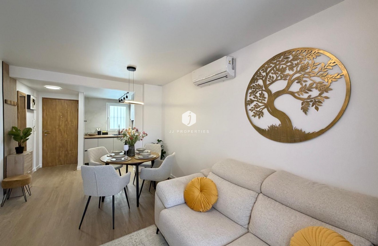 Resale - Apartment / flat -
Torrevieja - Nueva Torrevieja