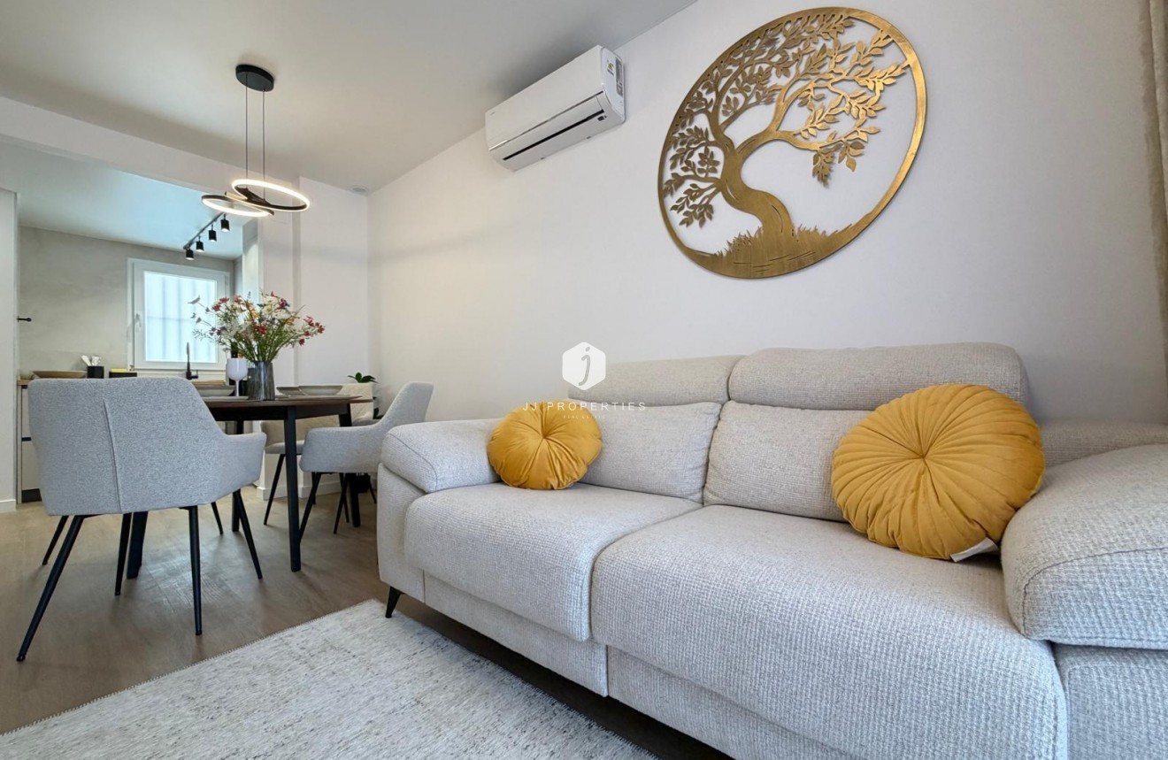 Resale - Apartment / flat -
Torrevieja - Nueva Torrevieja