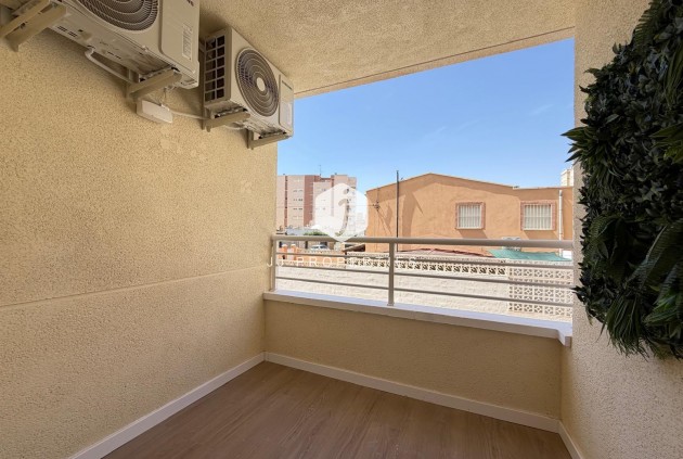 Resale - Apartment / flat -
Torrevieja - Nueva Torrevieja