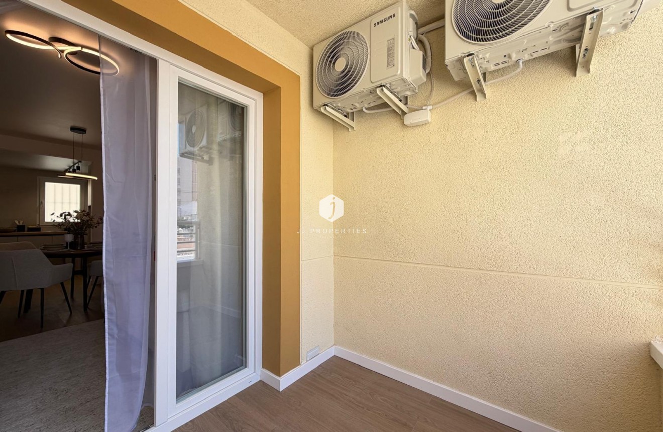 Resale - Apartment / flat -
Torrevieja - Nueva Torrevieja