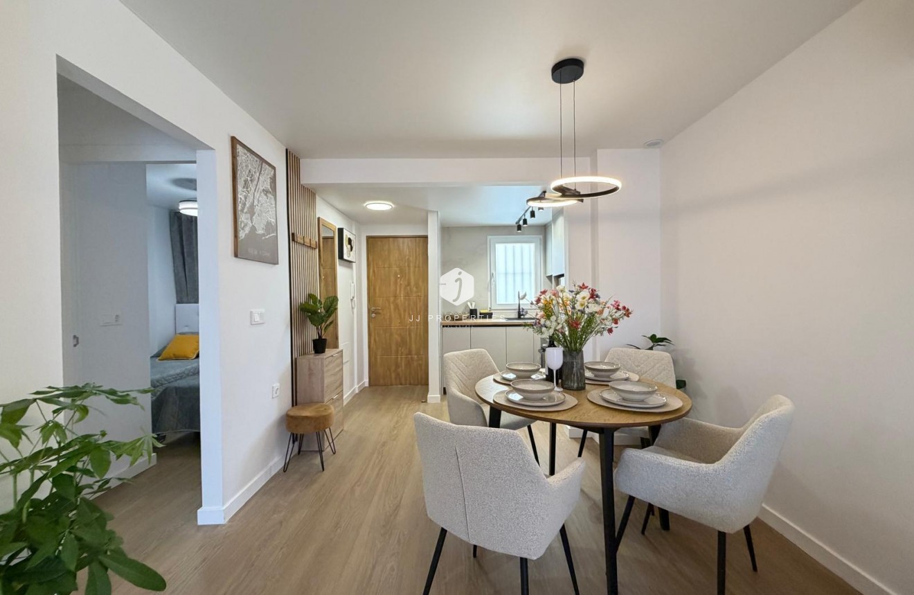 Resale - Apartment / flat -
Torrevieja - Nueva Torrevieja