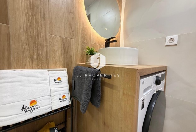 Resale - Apartment / flat -
Torrevieja - Nueva Torrevieja