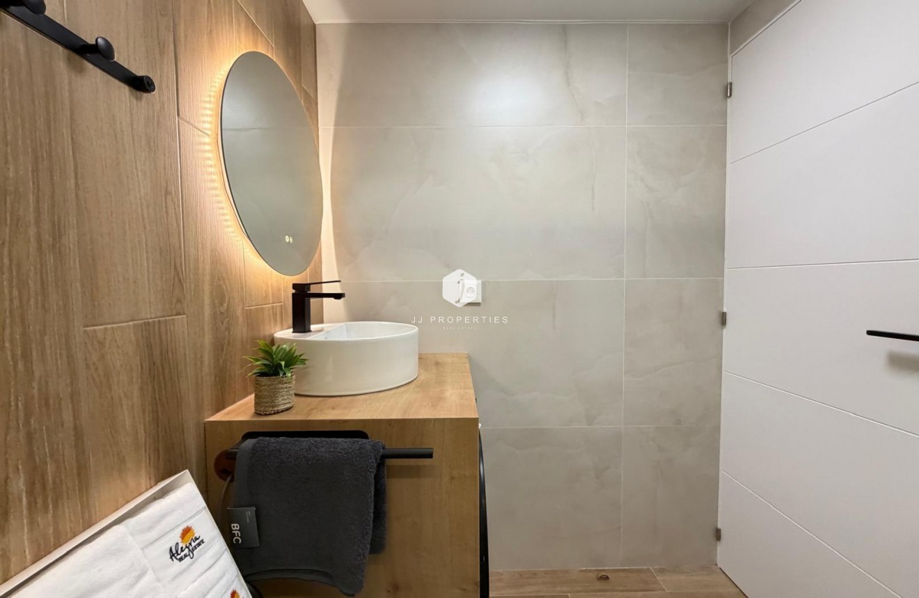 Resale - Apartment / flat -
Torrevieja - Nueva Torrevieja