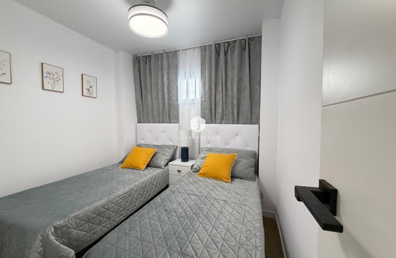 Resale - Apartment / flat -
Torrevieja - Nueva Torrevieja