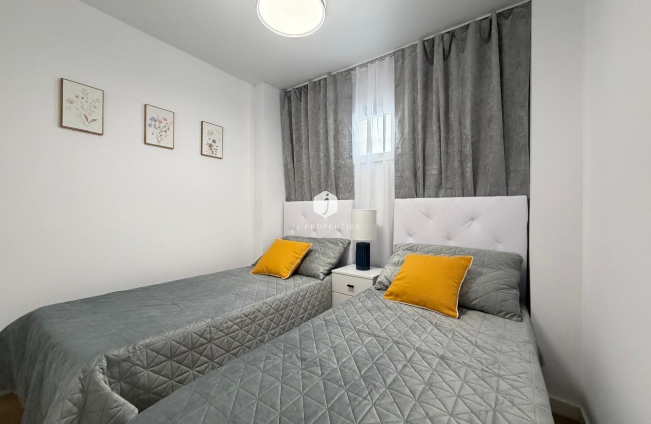 Resale - Apartment / flat -
Torrevieja - Nueva Torrevieja
