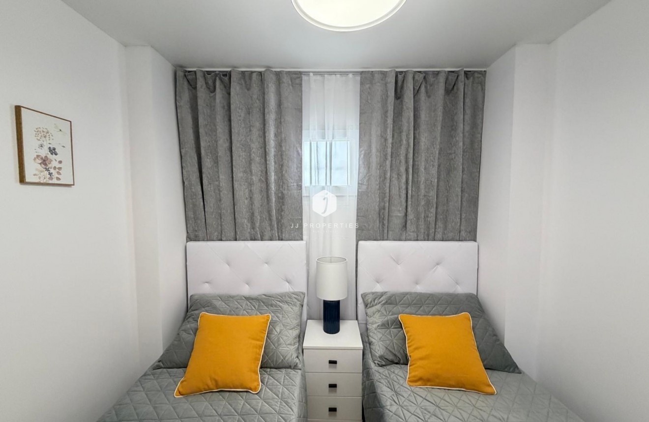 Resale - Apartment / flat -
Torrevieja - Nueva Torrevieja