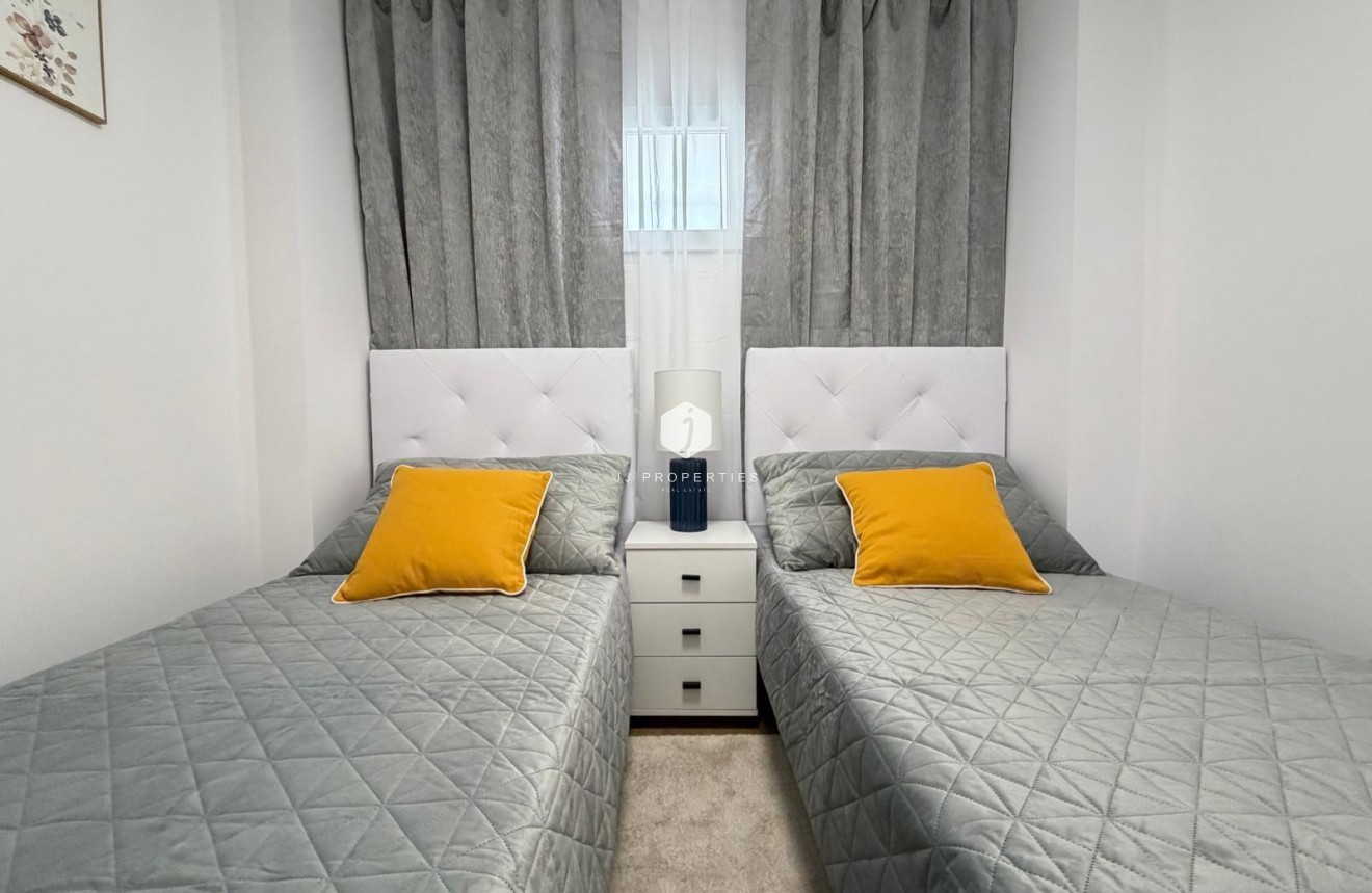 Resale - Apartment / flat -
Torrevieja - Nueva Torrevieja