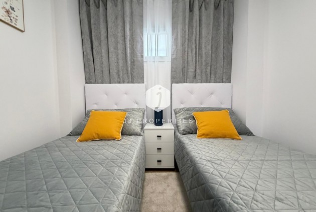 Resale - Apartment / flat -
Torrevieja - Nueva Torrevieja