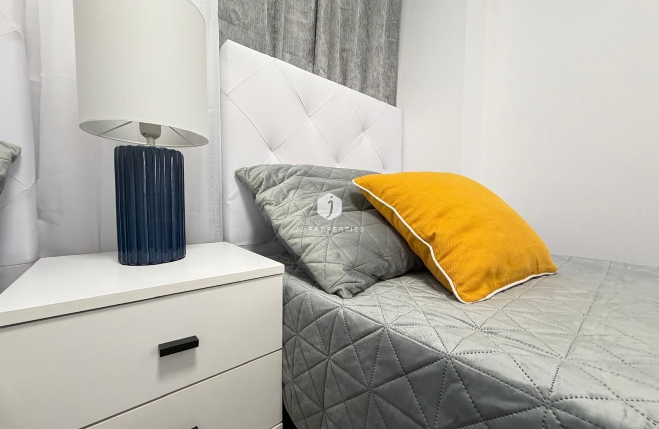 Resale - Apartment / flat -
Torrevieja - Nueva Torrevieja