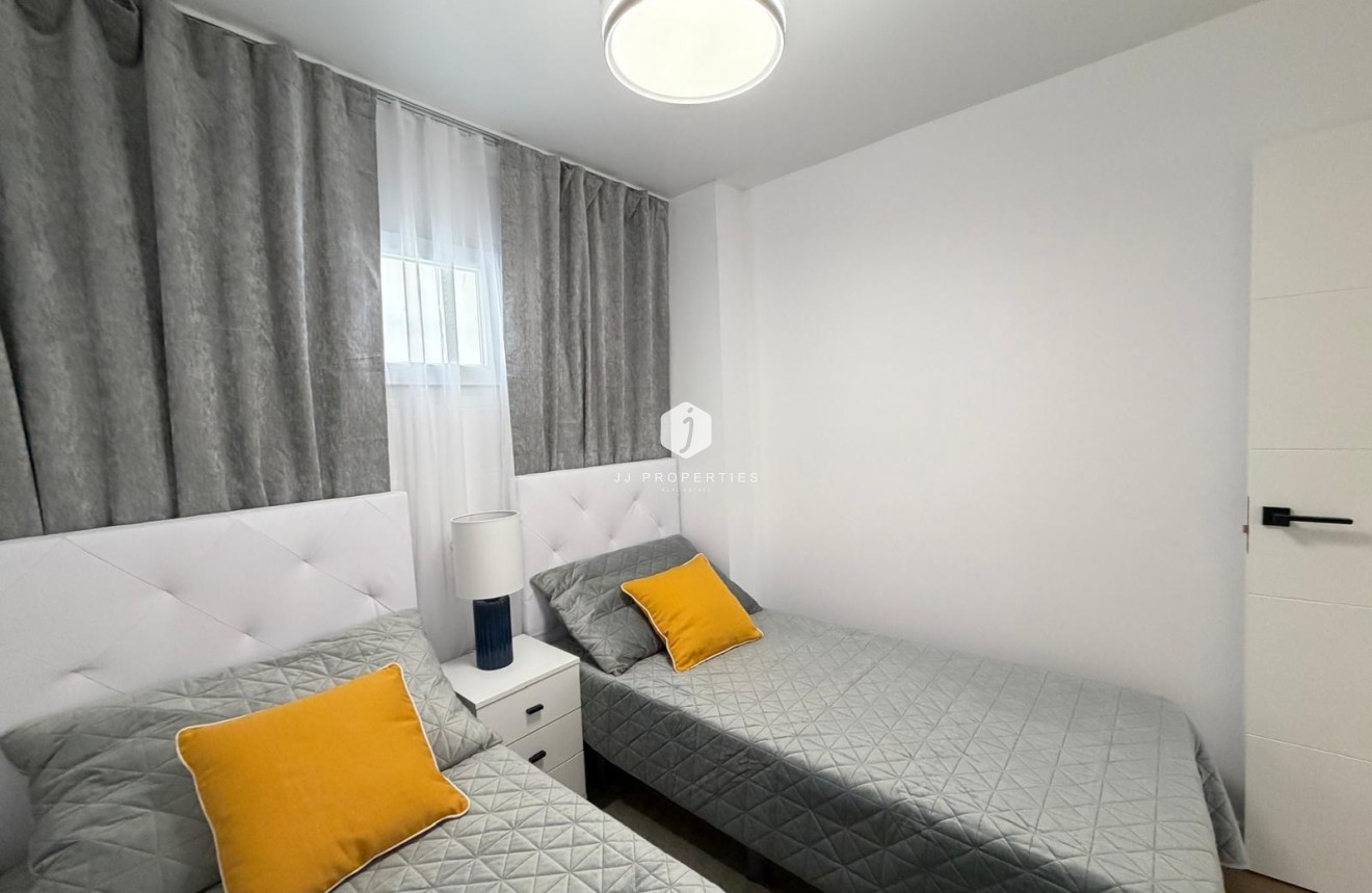 Resale - Apartment / flat -
Torrevieja - Nueva Torrevieja