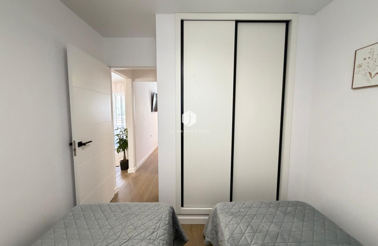 Resale - Apartment / flat -
Torrevieja - Nueva Torrevieja