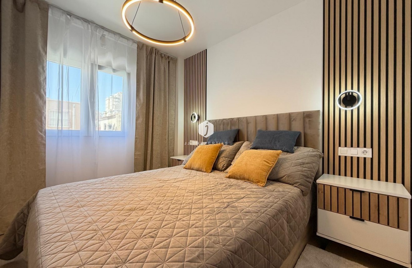 Resale - Apartment / flat -
Torrevieja - Nueva Torrevieja
