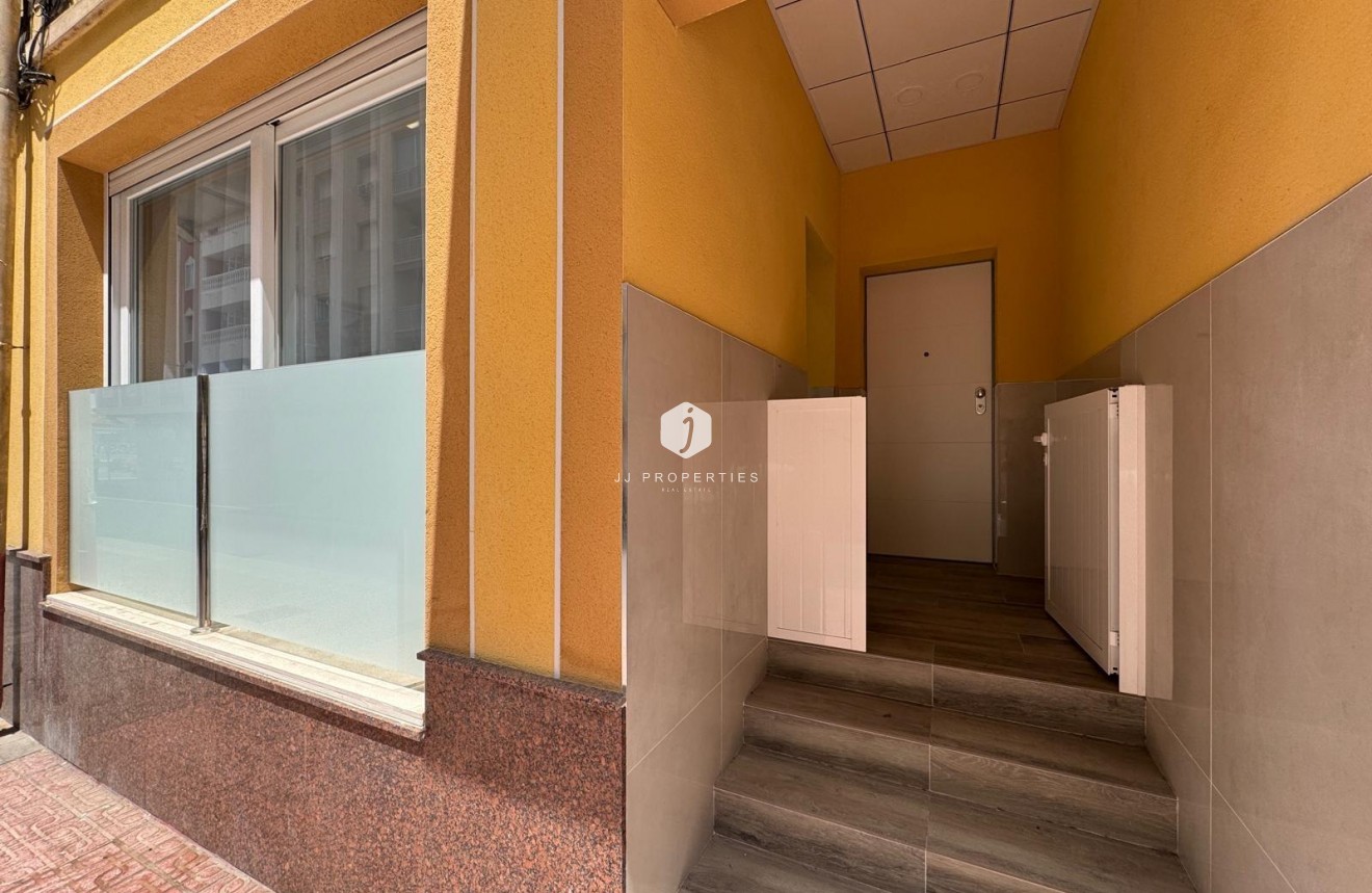 Resale - Apartment / flat -
Torrevieja - Estacion de autobuses