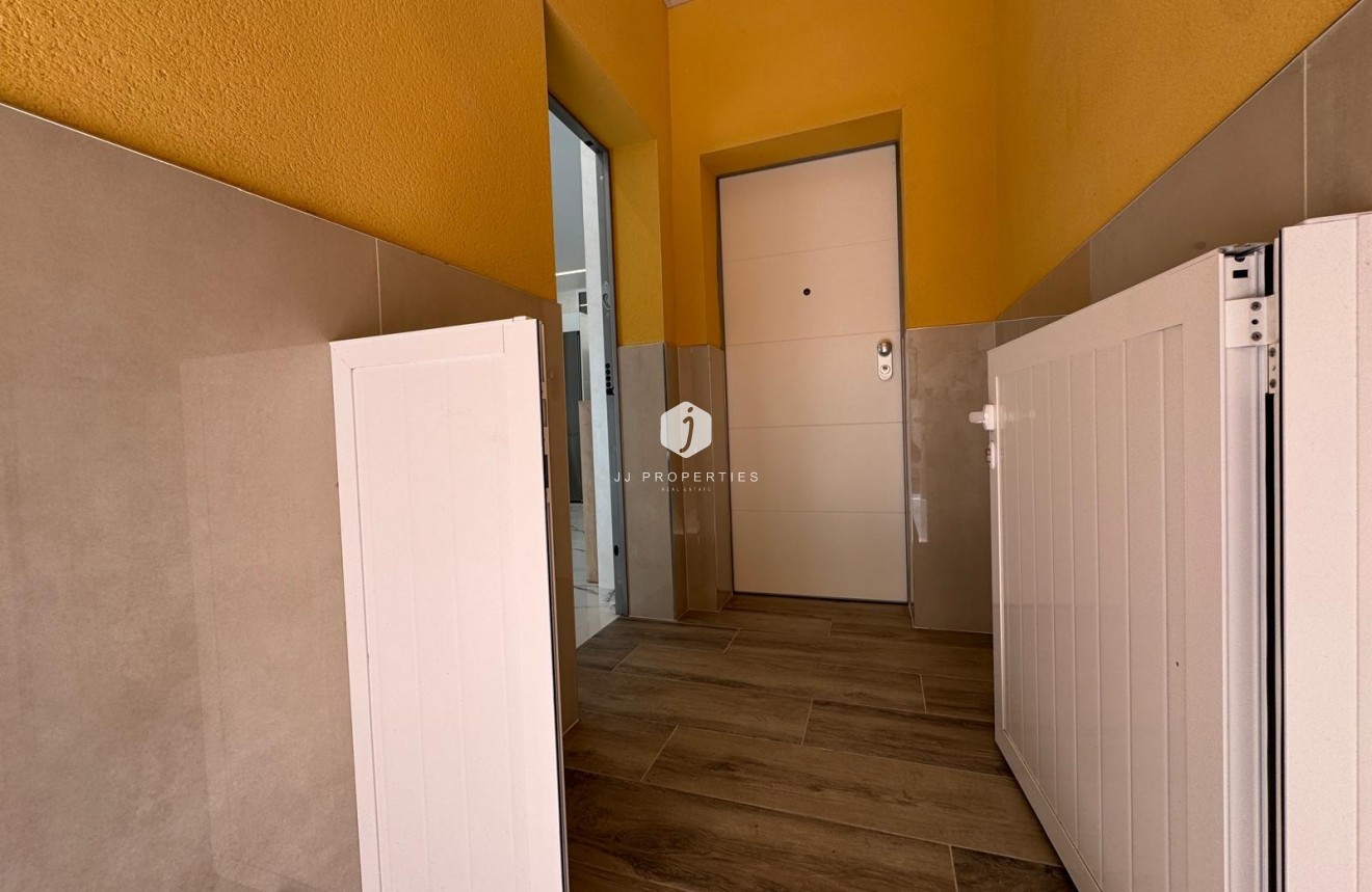 Resale - Apartment / flat -
Torrevieja - Estacion de autobuses