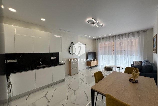 Resale - Apartment / flat -
Torrevieja - Estacion de autobuses