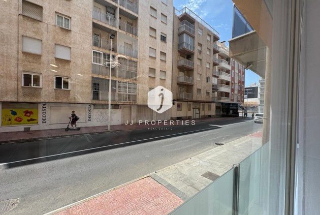 Resale - Apartment / flat -
Torrevieja - Estacion de autobuses
