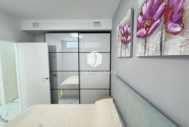 Resale - Apartment / flat -
Torrevieja - Estacion de autobuses