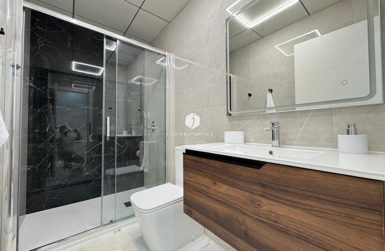 Resale - Apartment / flat -
Torrevieja - Estacion de autobuses