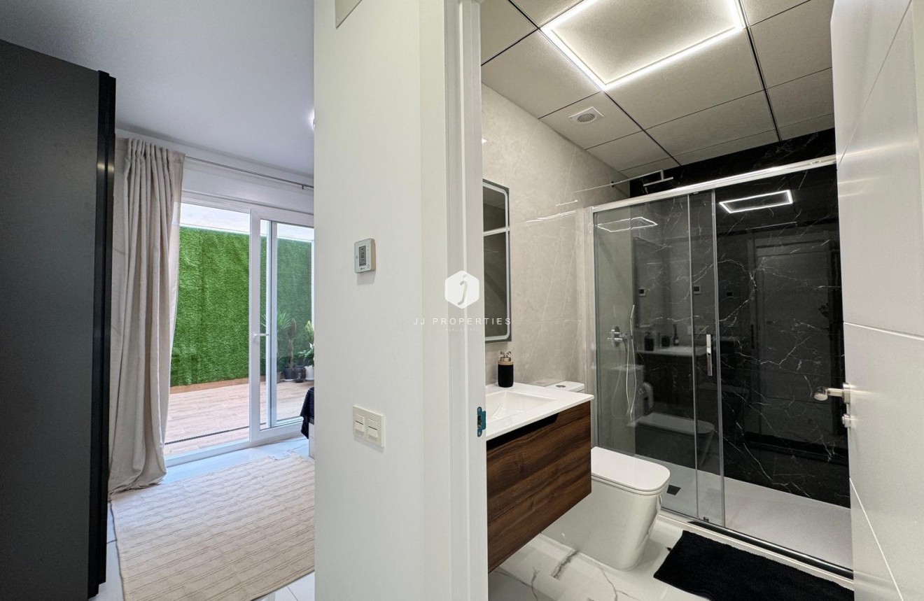 Resale - Apartment / flat -
Torrevieja - Estacion de autobuses
