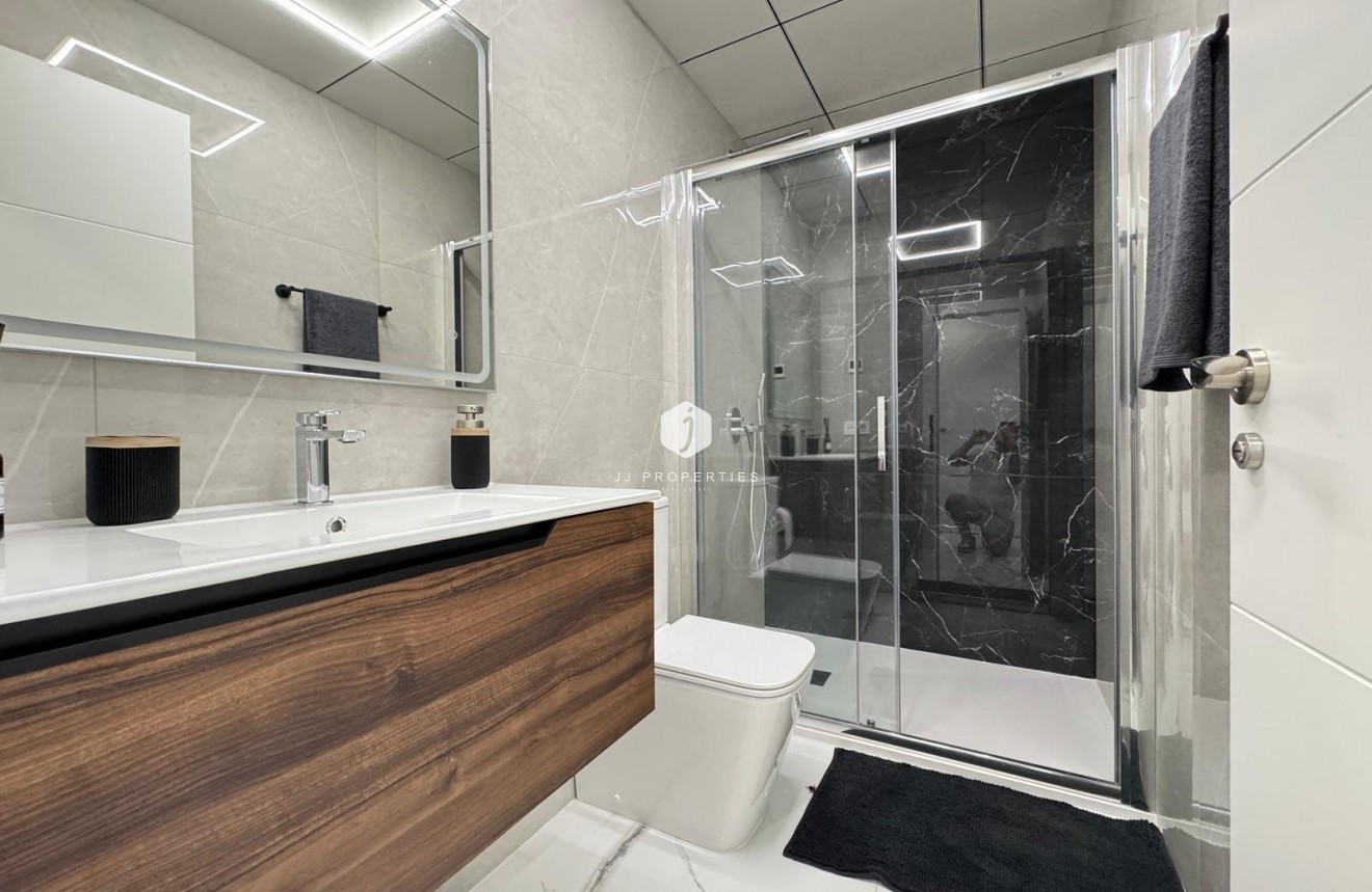 Resale - Apartment / flat -
Torrevieja - Estacion de autobuses