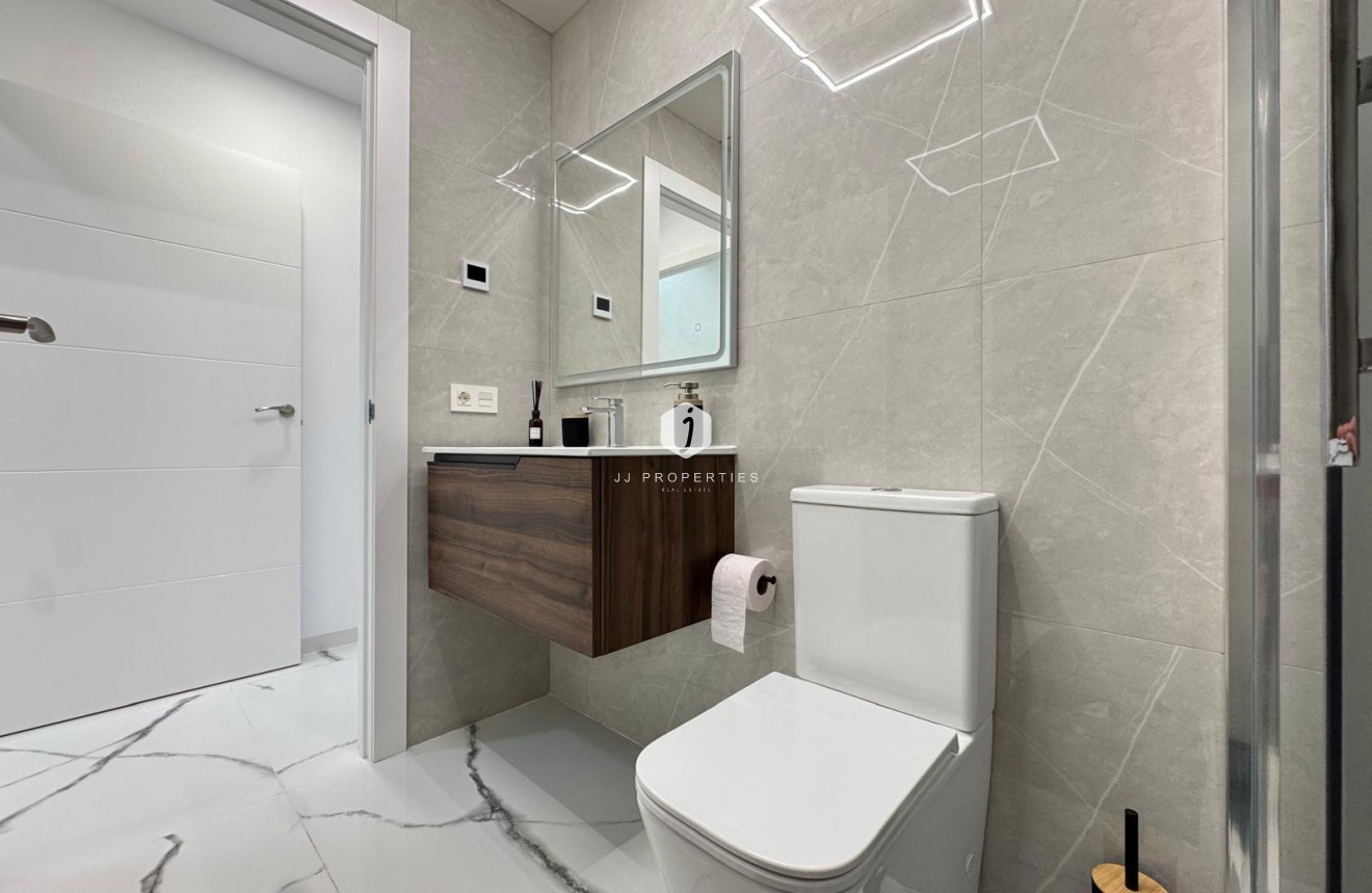 Resale - Apartment / flat -
Torrevieja - Estacion de autobuses