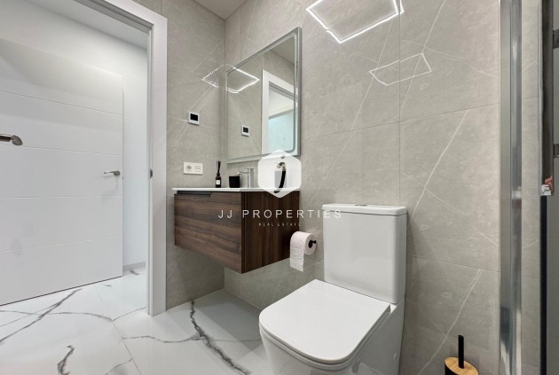 Resale - Apartment / flat -
Torrevieja - Estacion de autobuses