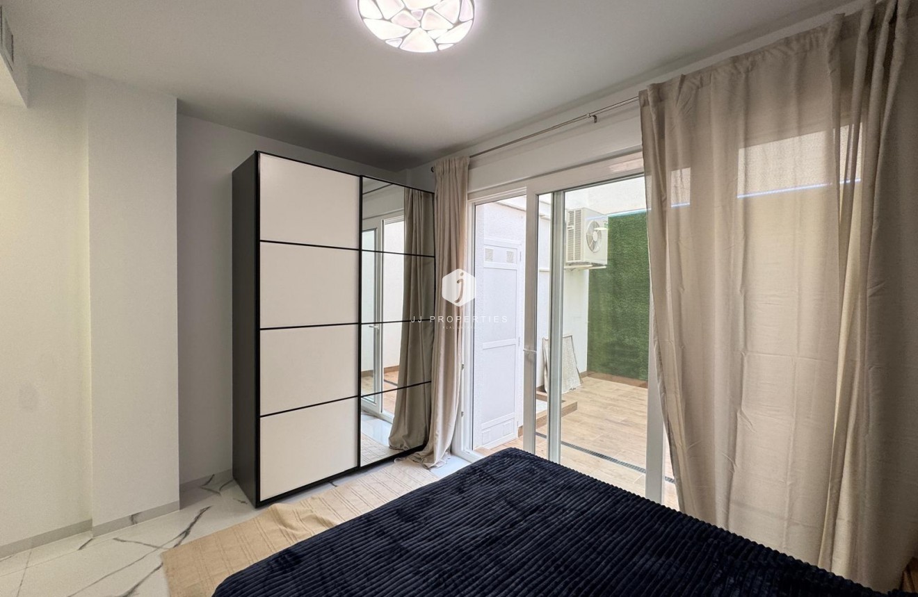 Resale - Apartment / flat -
Torrevieja - Estacion de autobuses
