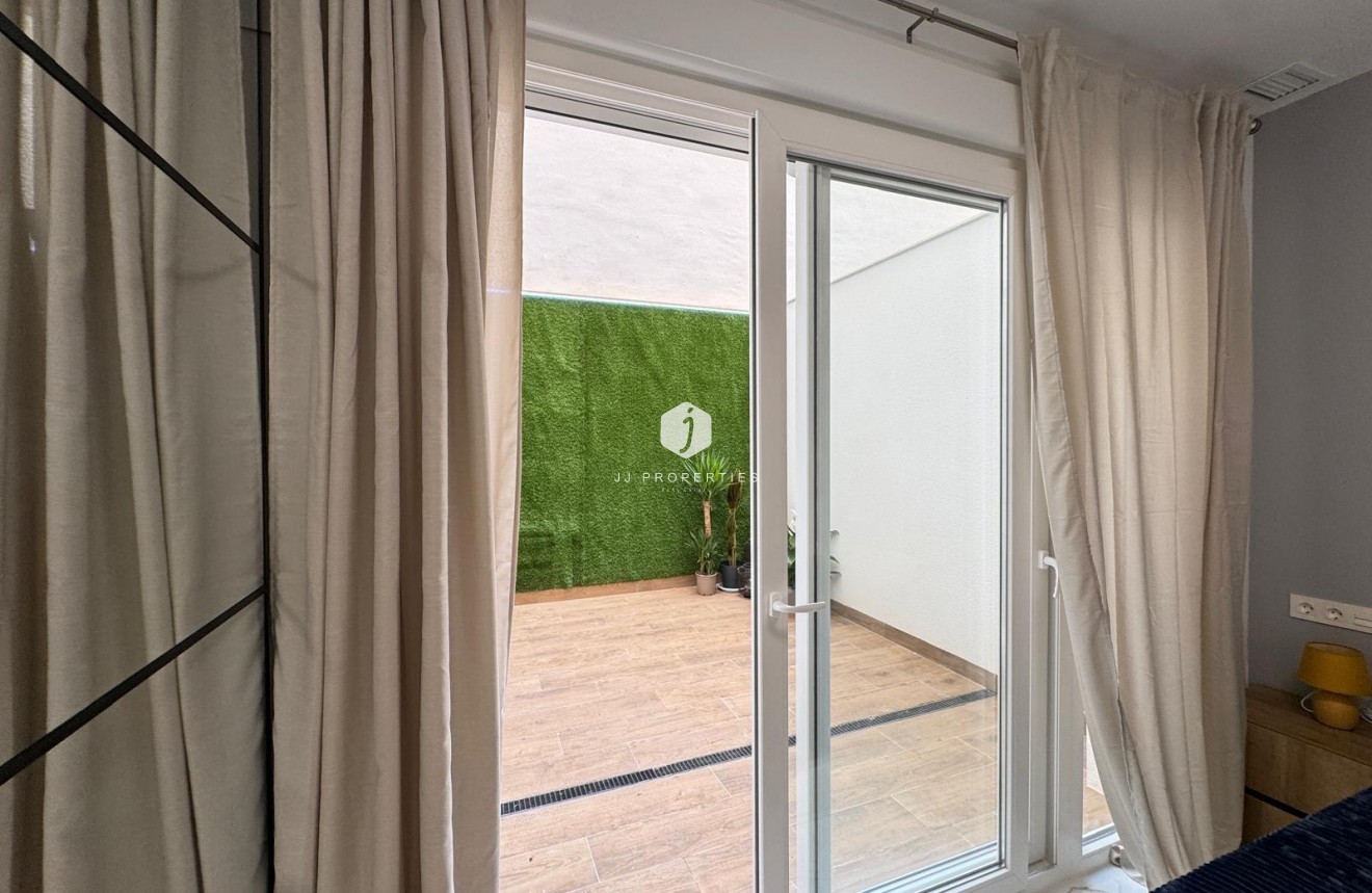 Resale - Apartment / flat -
Torrevieja - Estacion de autobuses