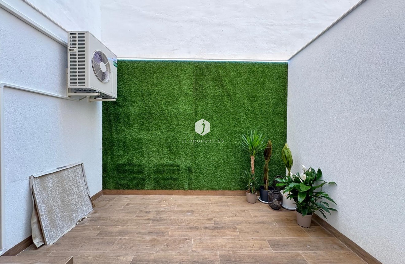 Resale - Apartment / flat -
Torrevieja - Estacion de autobuses