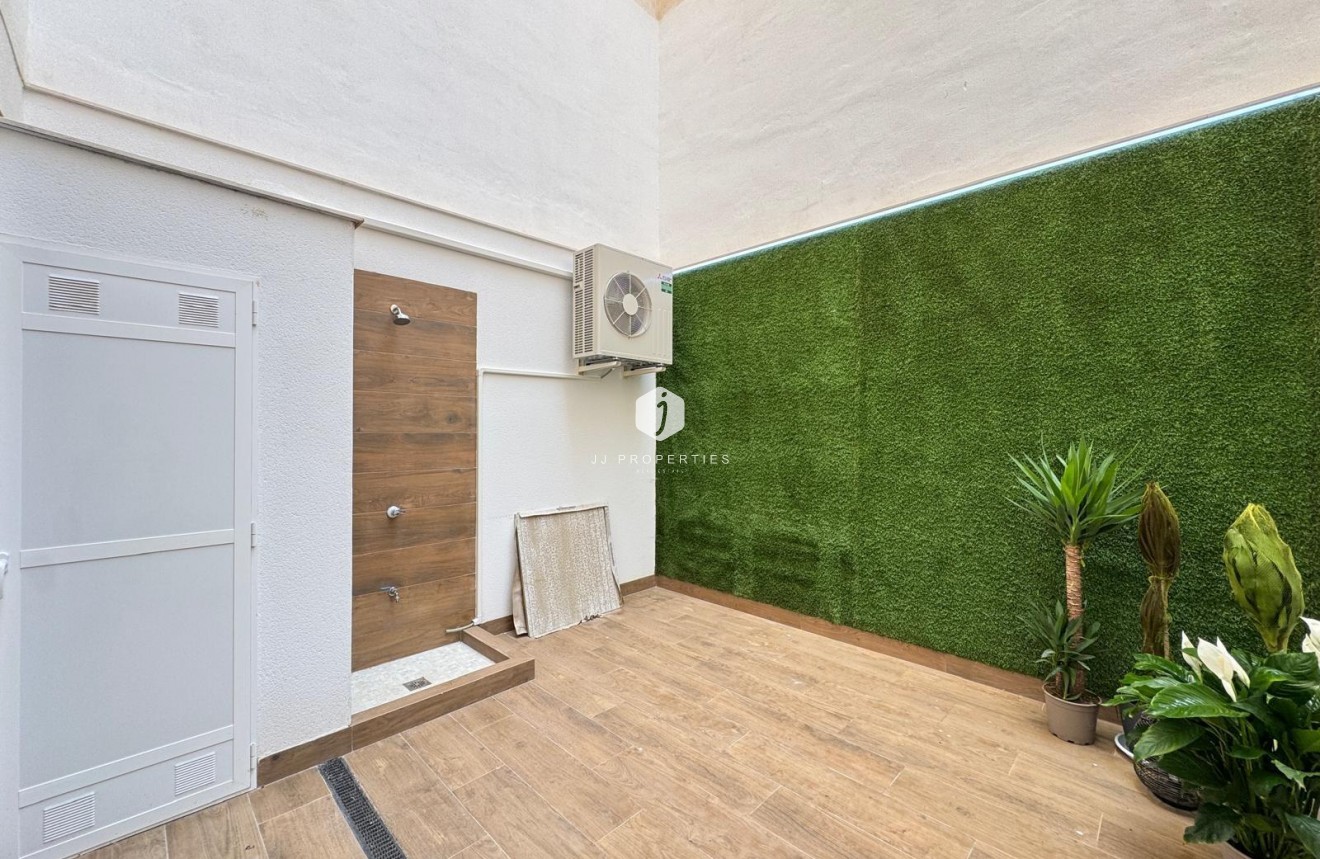 Resale - Apartment / flat -
Torrevieja - Estacion de autobuses