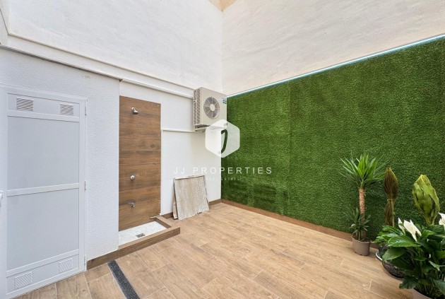 Resale - Apartment / flat -
Torrevieja - Estacion de autobuses