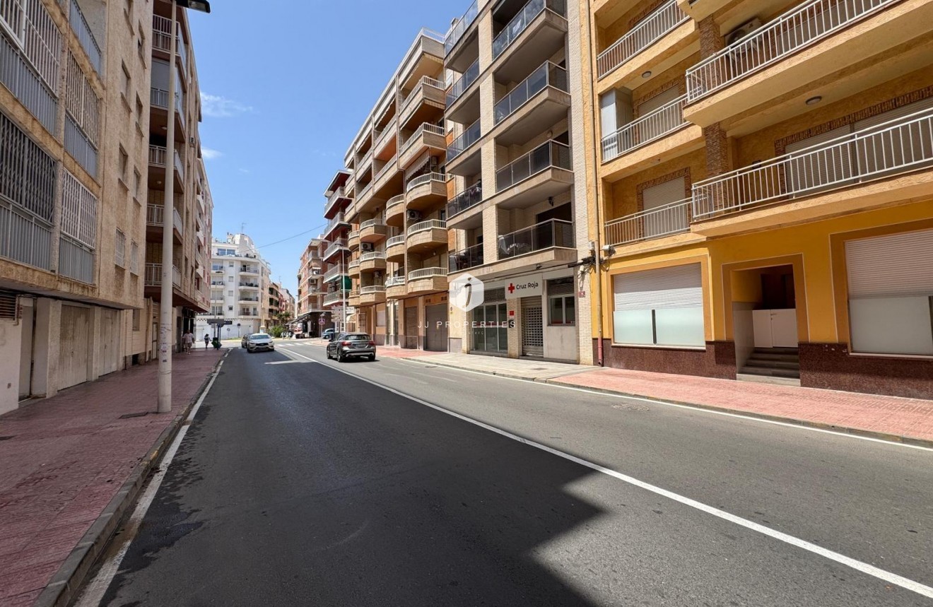 Resale - Apartment / flat -
Torrevieja - Estacion de autobuses
