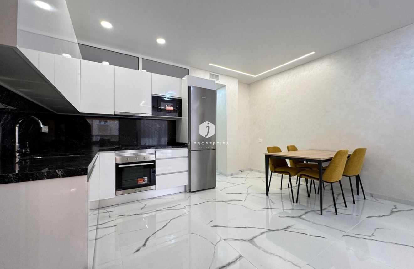 Resale - Apartment / flat -
Torrevieja - Estacion de autobuses