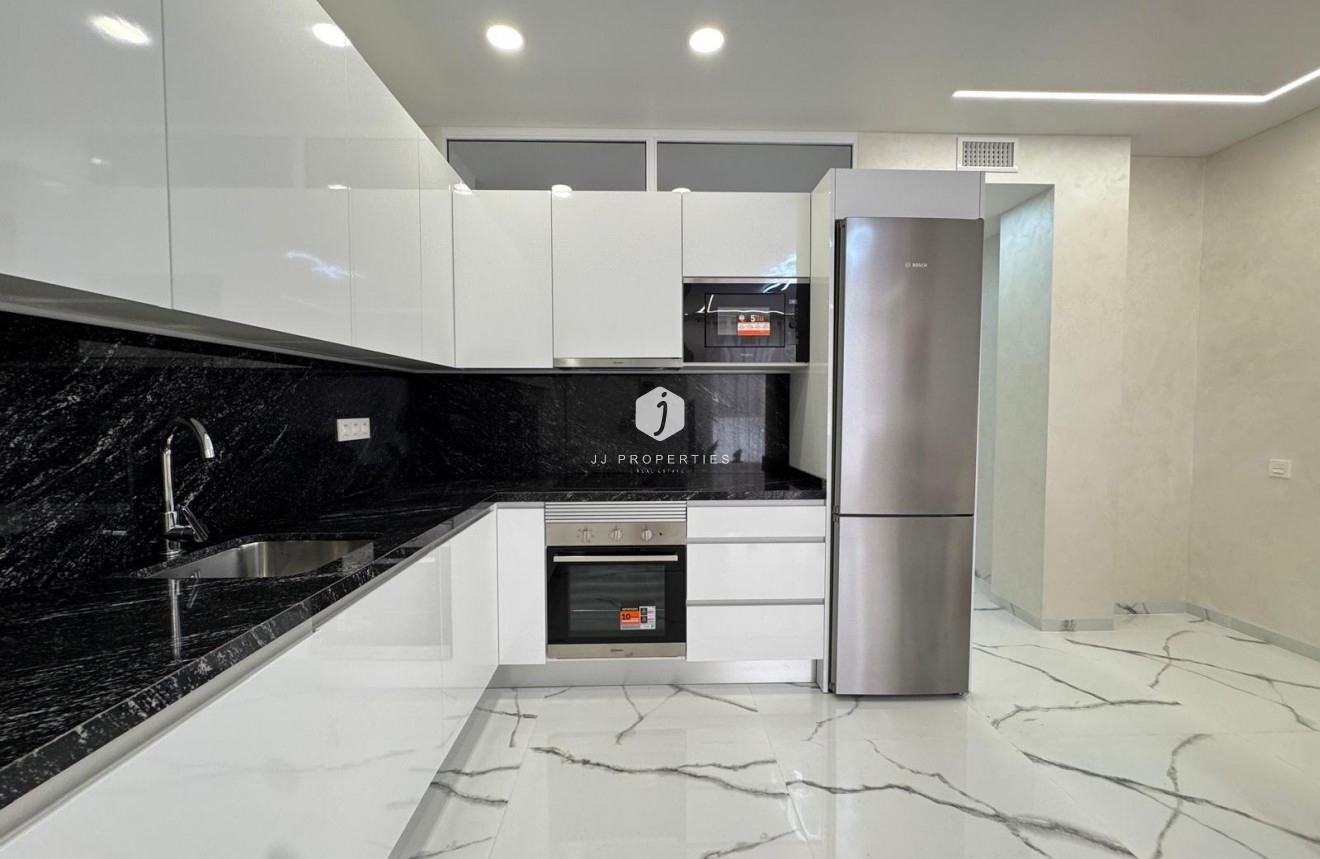 Resale - Apartment / flat -
Torrevieja - Estacion de autobuses