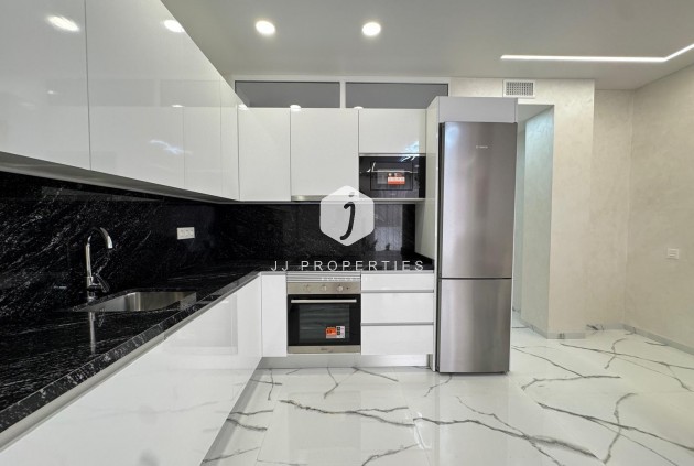 Resale - Apartment / flat -
Torrevieja - Estacion de autobuses