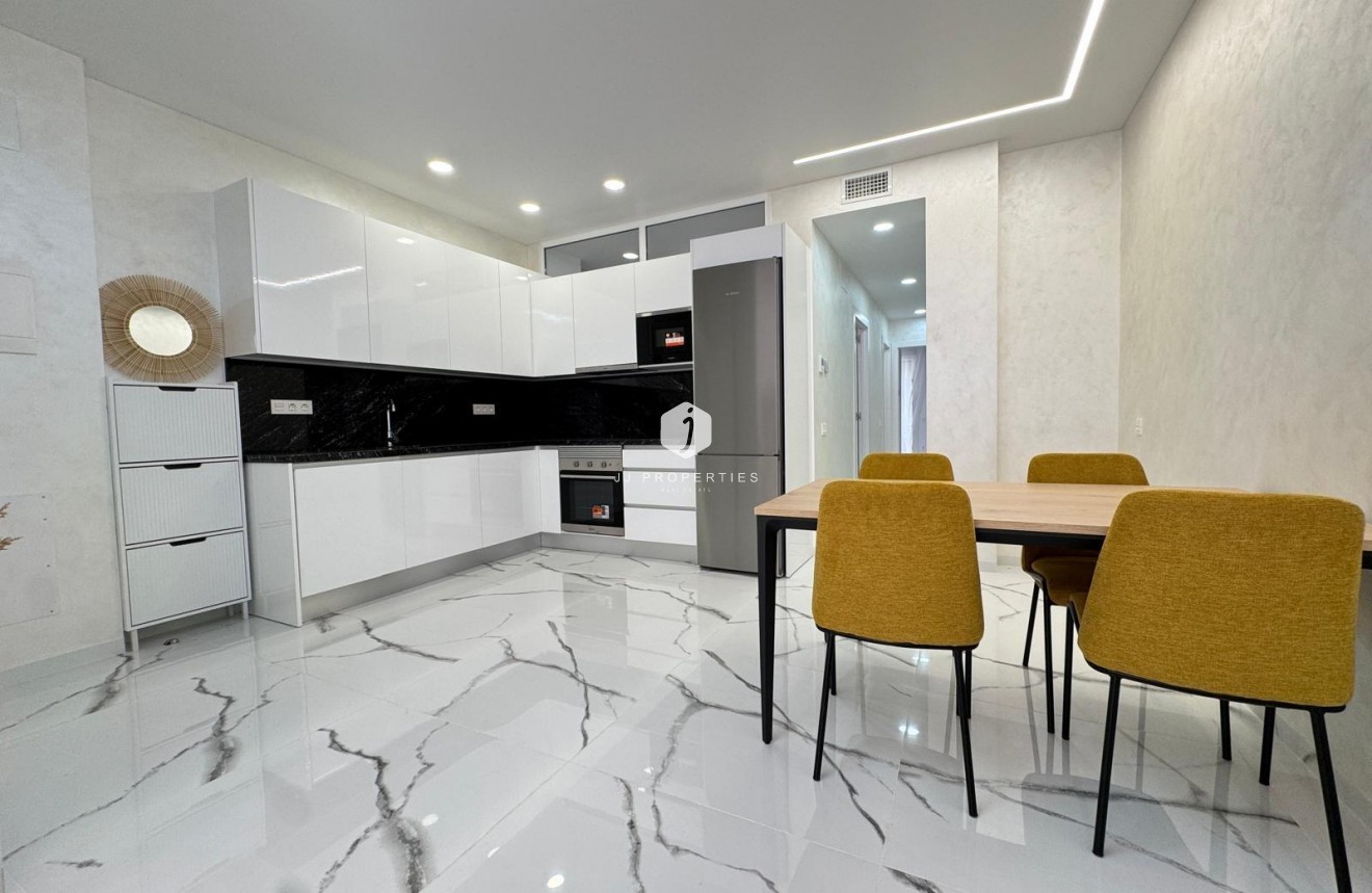 Resale - Apartment / flat -
Torrevieja - Estacion de autobuses