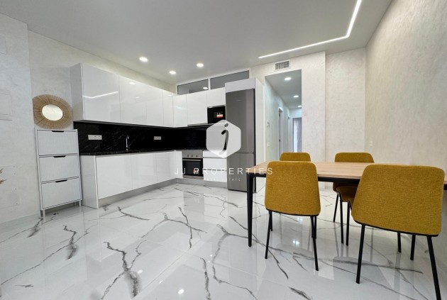 Resale - Apartment / flat -
Torrevieja - Estacion de autobuses