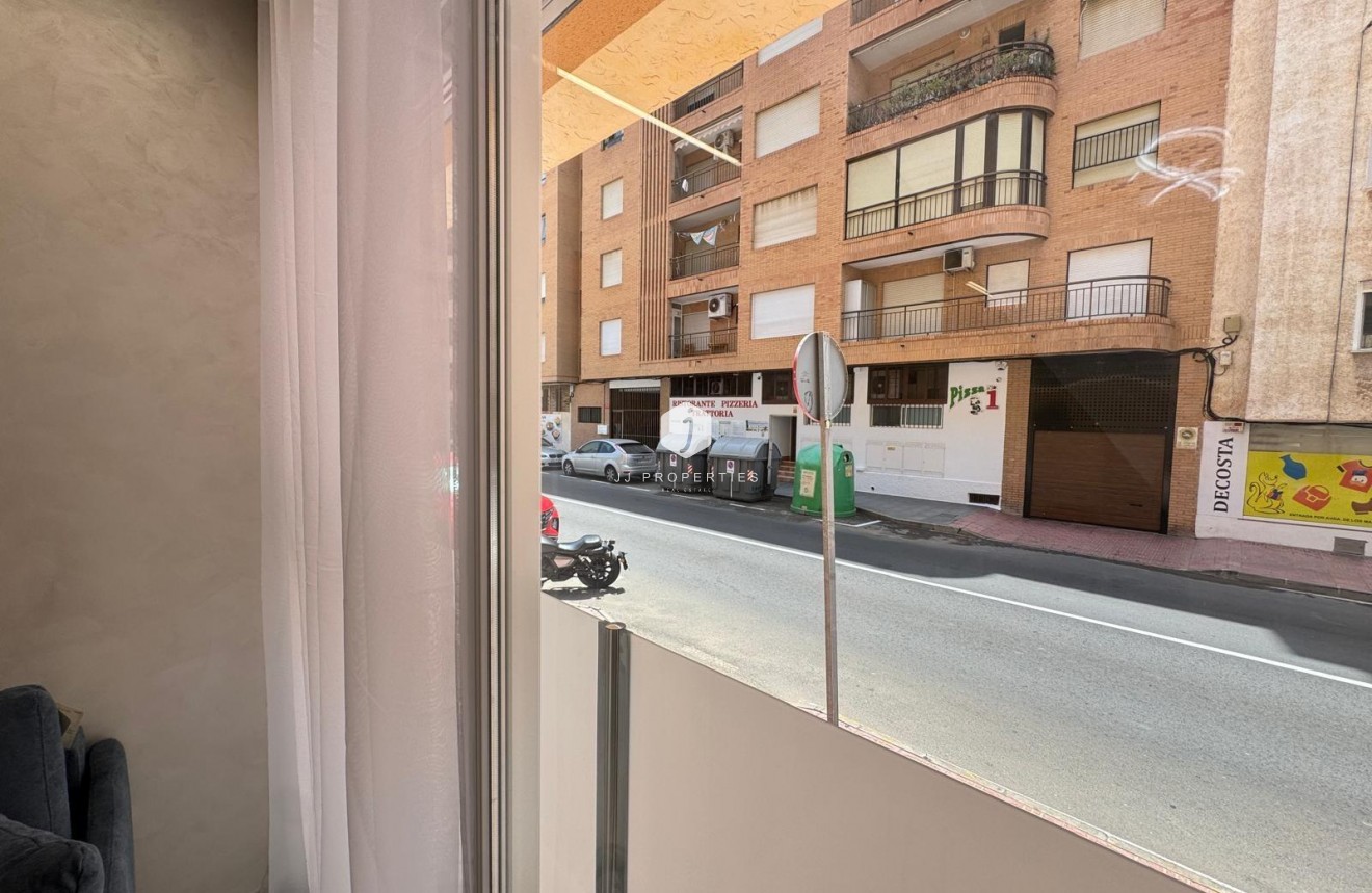 Resale - Apartment / flat -
Torrevieja - Estacion de autobuses