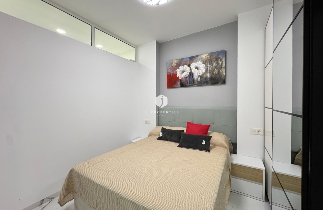 Resale - Apartment / flat -
Torrevieja - Estacion de autobuses