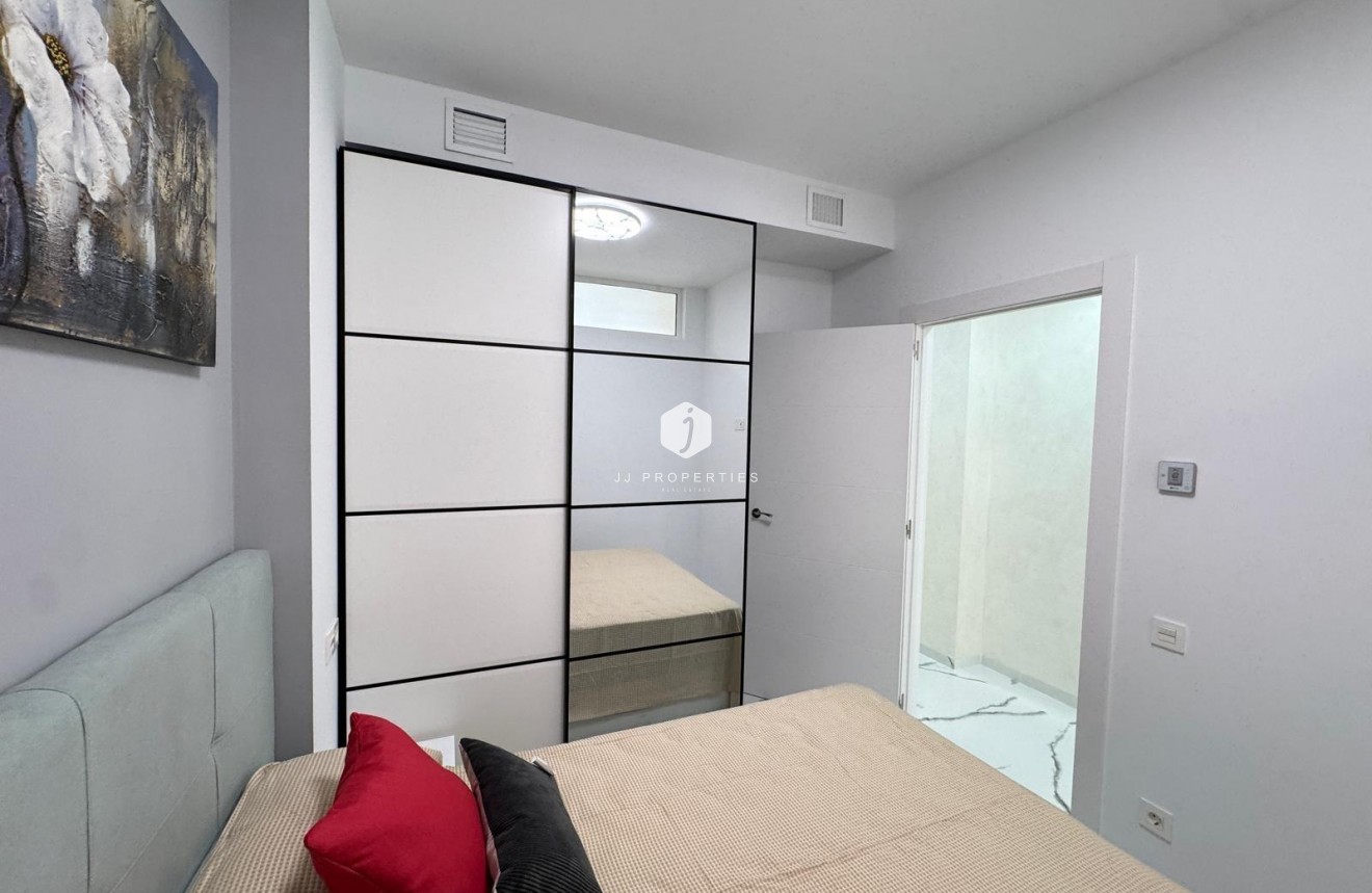 Resale - Apartment / flat -
Torrevieja - Estacion de autobuses