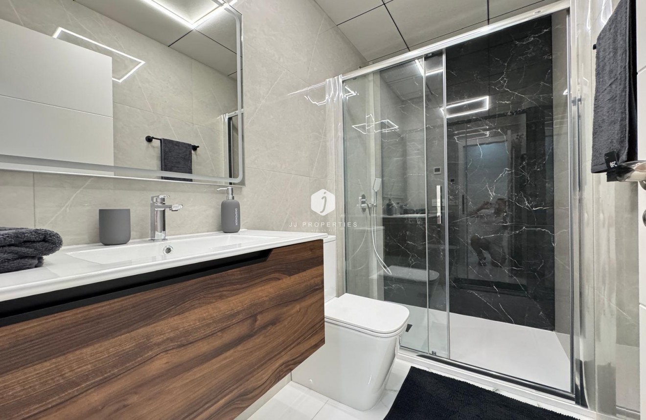 Resale - Apartment / flat -
Torrevieja - Estacion de autobuses