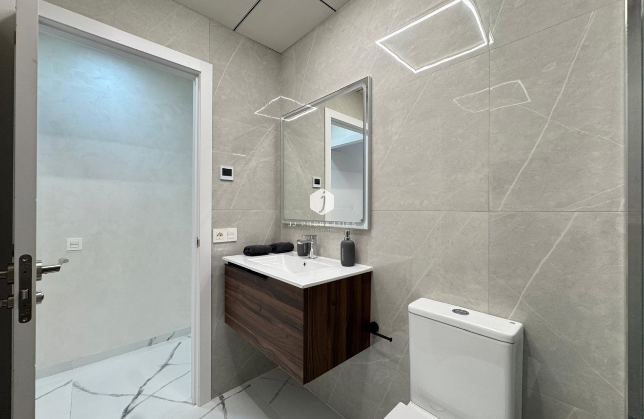 Resale - Apartment / flat -
Torrevieja - Estacion de autobuses