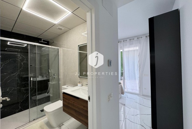 Resale - Apartment / flat -
Torrevieja - Estacion de autobuses