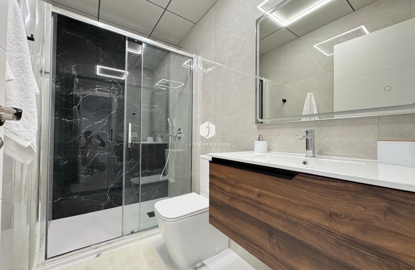 Resale - Apartment / flat -
Torrevieja - Estacion de autobuses