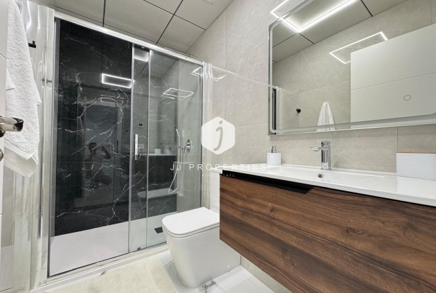 Resale - Apartment / flat -
Torrevieja - Estacion de autobuses