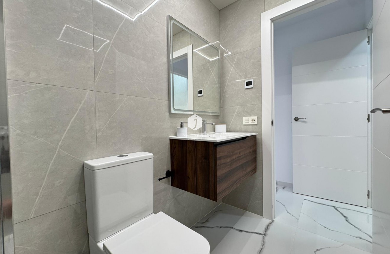 Resale - Apartment / flat -
Torrevieja - Estacion de autobuses