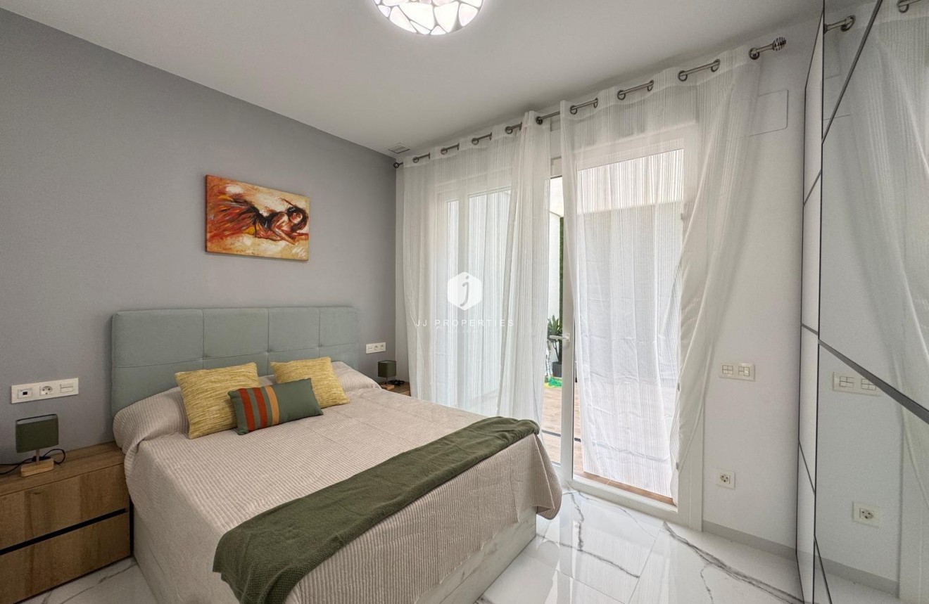 Resale - Apartment / flat -
Torrevieja - Estacion de autobuses