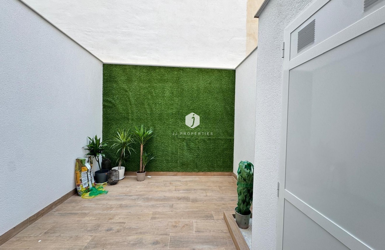 Resale - Apartment / flat -
Torrevieja - Estacion de autobuses