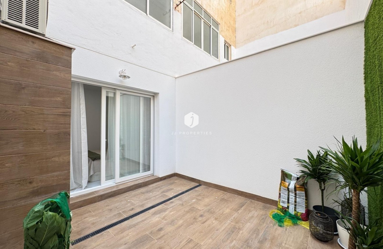 Resale - Apartment / flat -
Torrevieja - Estacion de autobuses