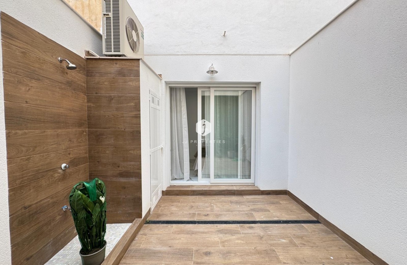 Resale - Apartment / flat -
Torrevieja - Estacion de autobuses